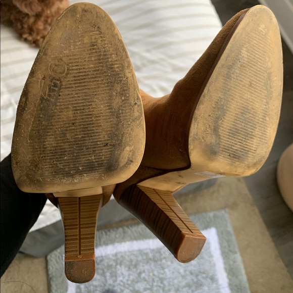 Tan “suede” booties - Picture 4 of 4